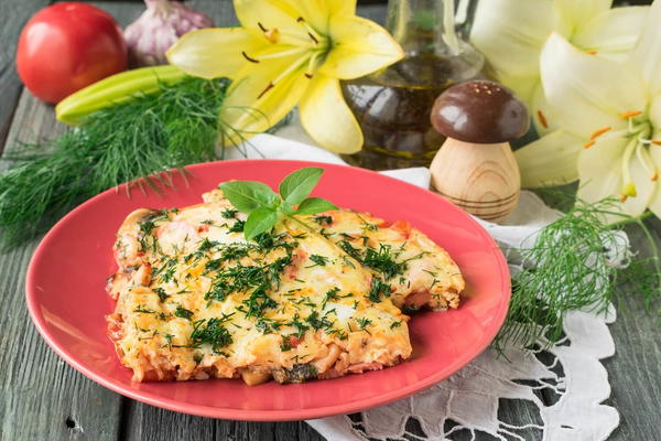 Fried Eggs with Mushrooms Smoked Sausages and Cheese Fried Eggs with Mushrooms, Smoked Sausages and Cheese