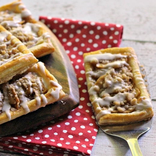 Apple Danish with Crumb Topping Apple Danish with Crumb Topping