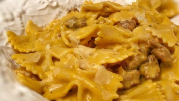 Pasta with Italian Sausage and Pumpkin Sauce Pasta with Italian Sausage and Pumpkin Sauce