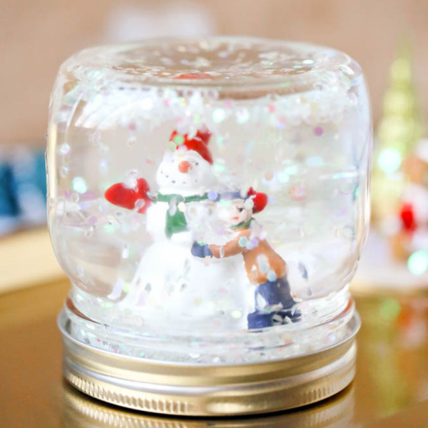 DIY Snow Globes DIY Snow Globes