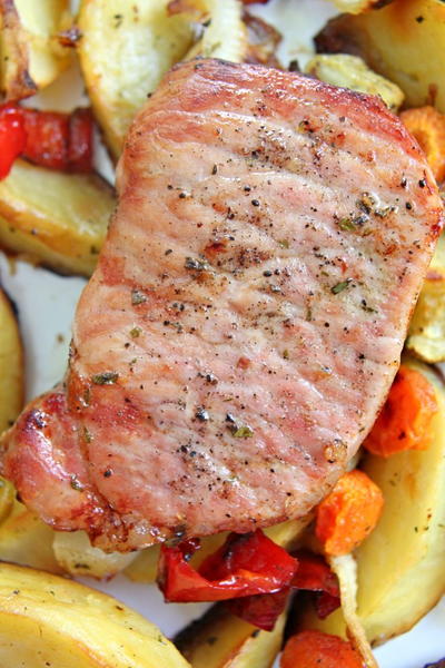 Oven Roasted Pork Chops with Honey Glazed Vegetables Oven Roasted Pork Chops with Honey Glazed Vegetables