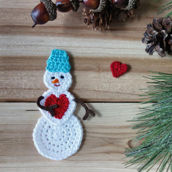 Crochet Snowman in Love Applique Ornament Pattern