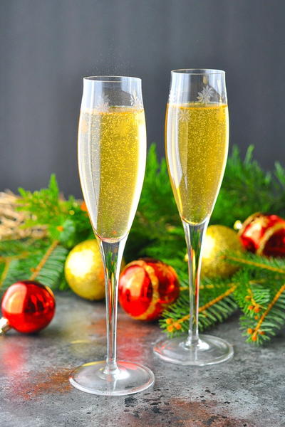 Ginger Champagne Cocktail Ginger Champagne Cocktail