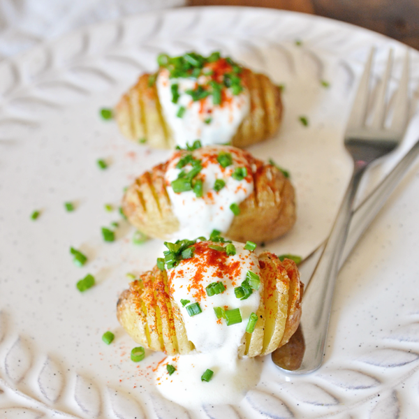 Hasselback Potatoes with Creamy Yogurt Sauce Hasselback Potatoes with Creamy Yogurt Sauce
