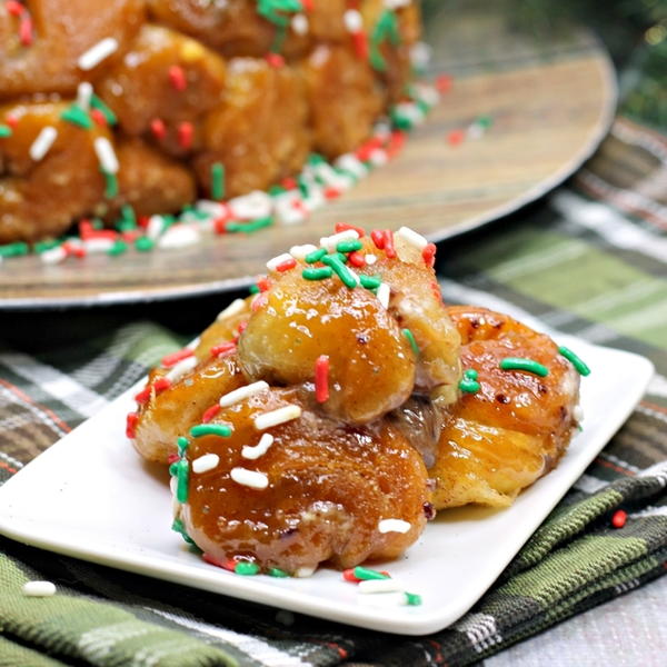 Chocolate-Stuffed Christmas Monkey Bread Chocolate-Stuffed Christmas Monkey Bread