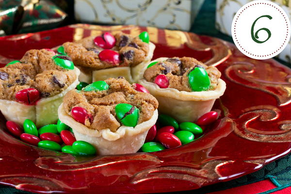 Holiday Chocolate Chip Cookie Cups Holiday Chocolate Chip Cookie Cups