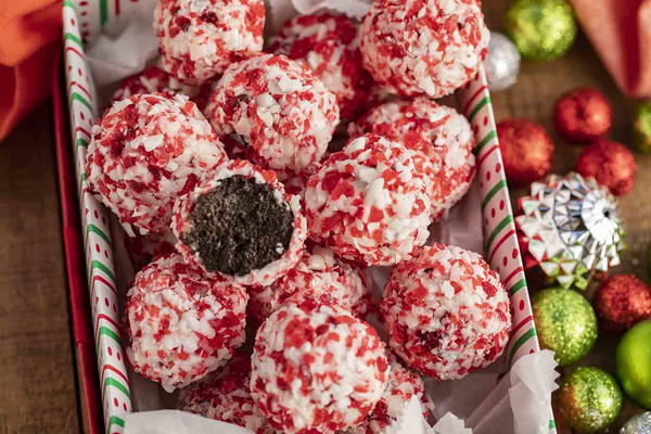 Peppermint Oreo Balls Peppermint Oreo Balls