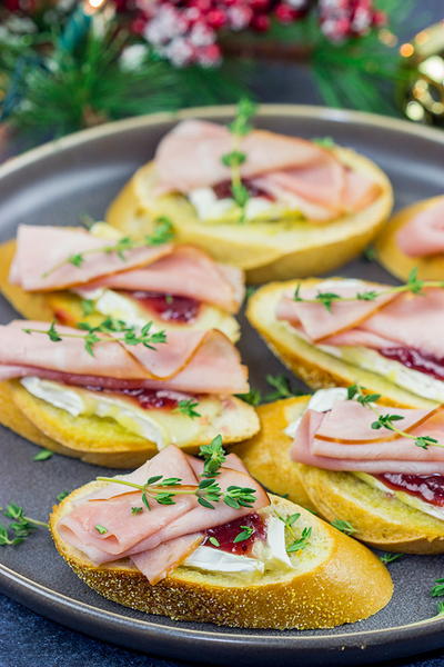 Ham Brie and Cranberry Crostini Ham, Brie and Cranberry Crostini