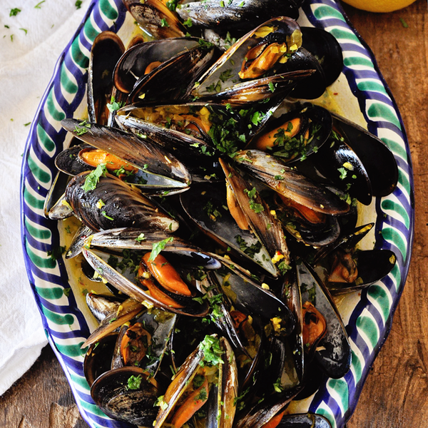 Steamed Mussels with Garlic Saffron Sauce Steamed Mussels with Garlic Saffron Sauce