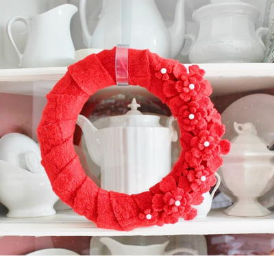 Vintage Sweater to Valentines Day Wreath Vintage Sweater to Valentines Day Wreath