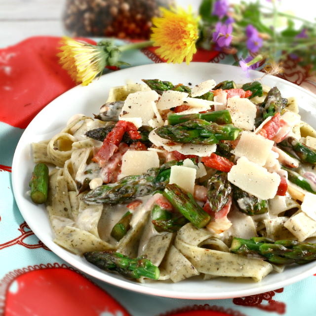 Creamy Garlic Asparagus Pasta Creamy Garlic Asparagus Pasta