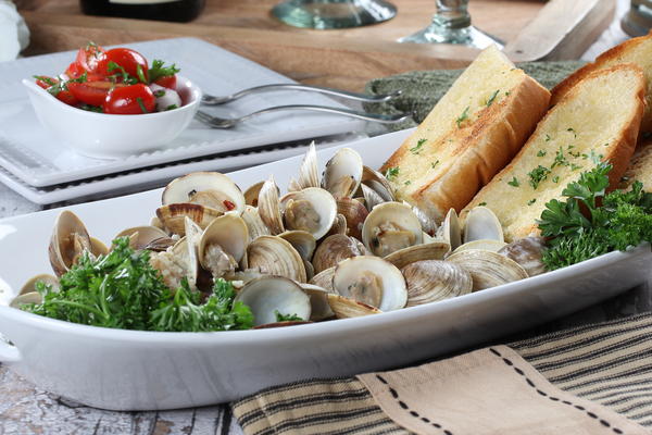 Garlic Steamed Clams