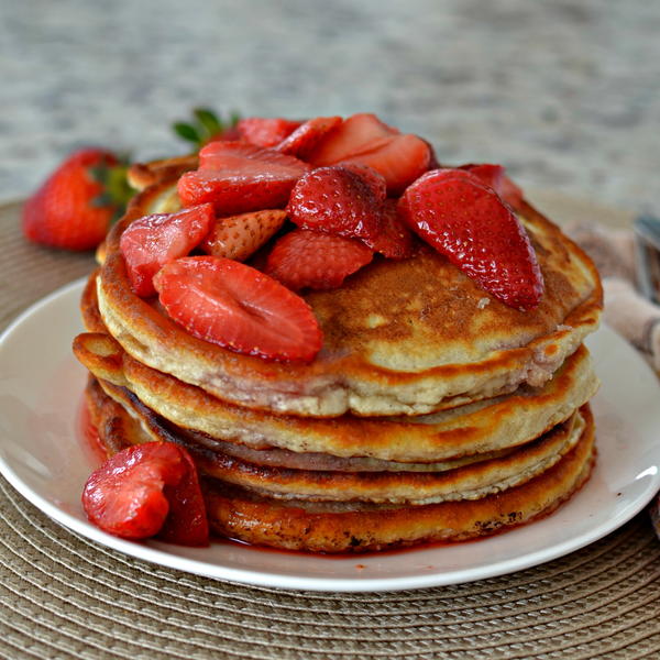 Strawberry Pancakes with Strawberry Sauce Strawberry Pancakes with Strawberry Sauce