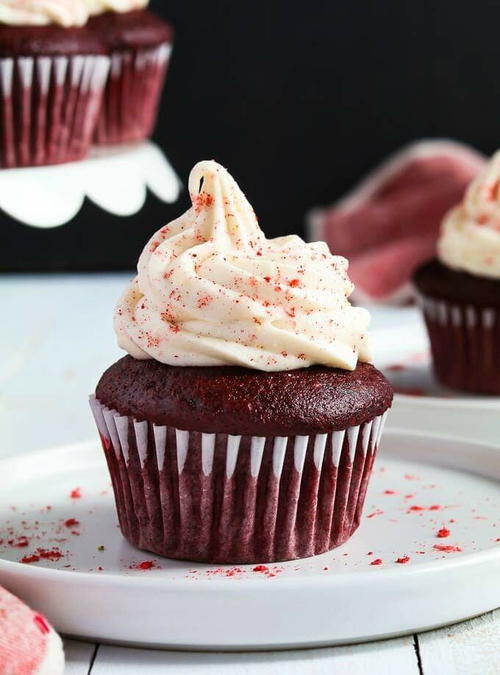 Vegan Red Velvet Cupcakes with Cream Cheese Frosting Vegan Red Velvet Cupcakes with Cream Cheese Frosting