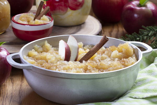 Cinnamon-Kissed Chunky Applesauce