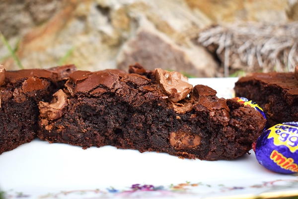 Creme Egg Brownies Creme Egg Brownies