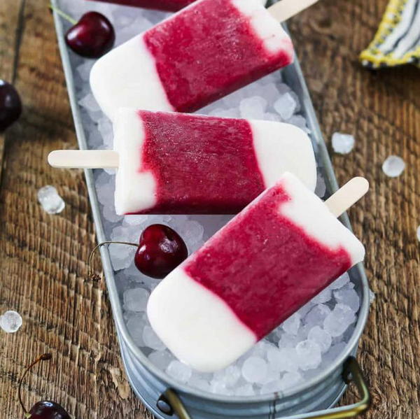 Fruity Frozen Yogurt Popsicles Fruity Frozen Yogurt Popsicles