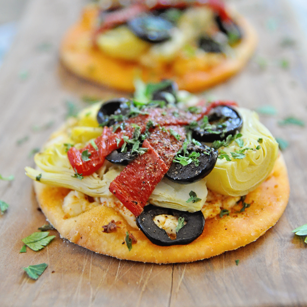 Spanish Mini Pizzas with Artichoke Hearts Goat Cheese Spanish Mini Pizzas with Artichoke Hearts & Goat Cheese