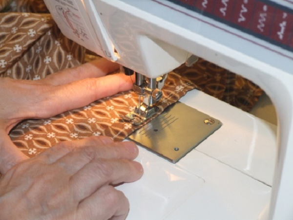 How to Make a Fabric Sewing Machine Cover - Step 3