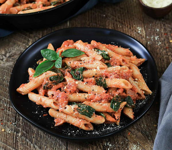 Creamy Tomato and Spinach Pasta Creamy Tomato and Spinach Pasta
