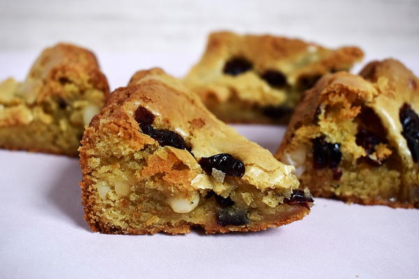 Cranberry and Macadamia Blondies Cranberry and Macadamia Blondies