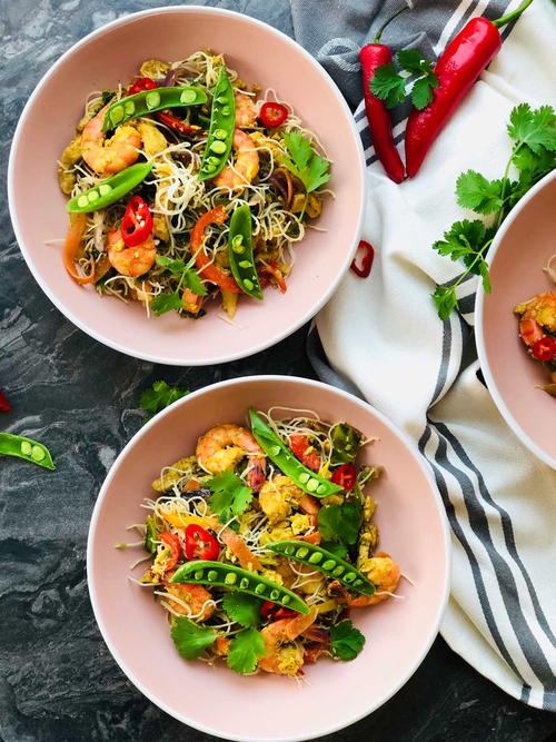 Singapore-Style Noodles Stir Fried with Shrimps and Vegetables Singapore-Style Noodles Stir Fried with Shrimps and Vegetables