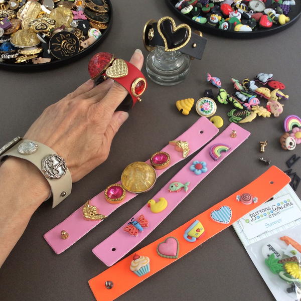 Easy Button Bracelet That Is Interchangeable and No-Sew Easy Button Bracelet That Is Interchangeable and No-Sew