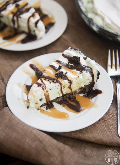 Homemade Oreo Mint Chocolate Chip Ice Cream Pie Homemade Oreo Mint Chocolate Chip Ice Cream Pie