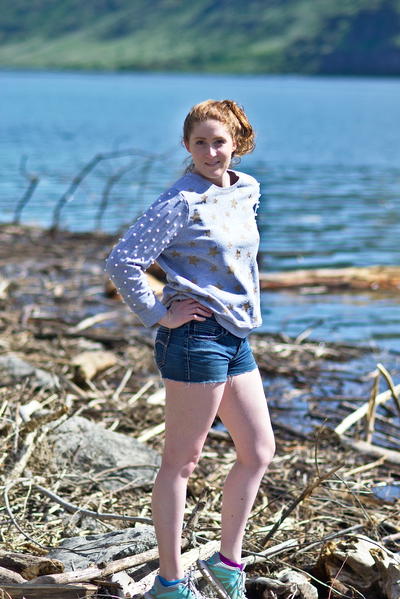 DIY Pearl Embellished Sweater with Fabric Paint Star Design DIY Pearl Embellished Sweater with Fabric Paint Star Design