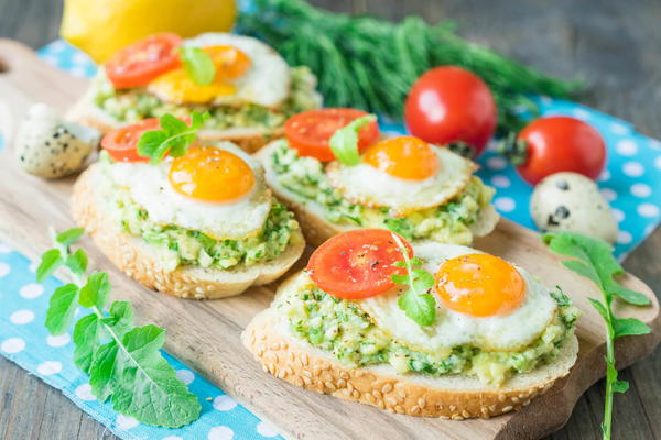 Homemade Avocado and Fried Egg Crostini Homemade Avocado and Fried Egg Crostini