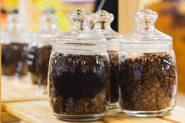 Storing coffee beans in a jar