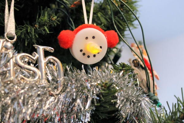 Easy DIY Snowman Tealight Ornaments Easy DIY Snowman Tealight Ornaments