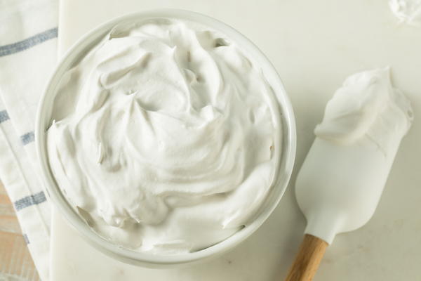 Making whipped cream frosting