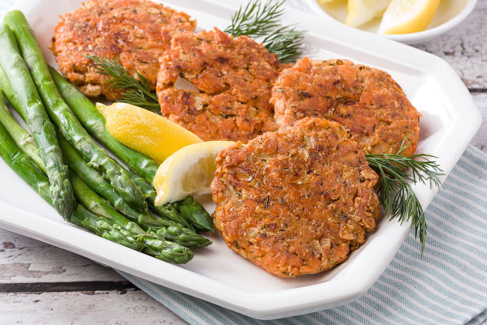 what to eat with salmon burgers