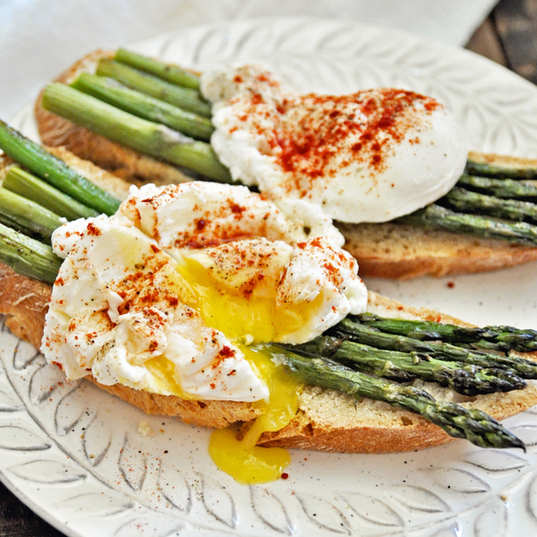 Spanish Asparagus with Poached Eggs Spanish Asparagus with Poached Eggs