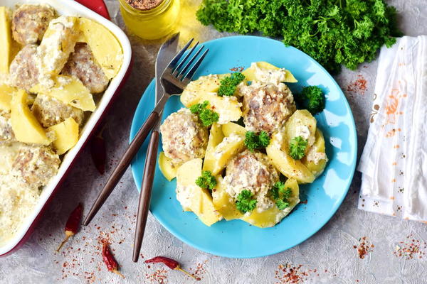 Creamy Meatballs and Potatoes Creamy Meatballs and Potatoes