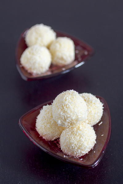 Coconut Raffaello Balls Coconut Raffaello Balls