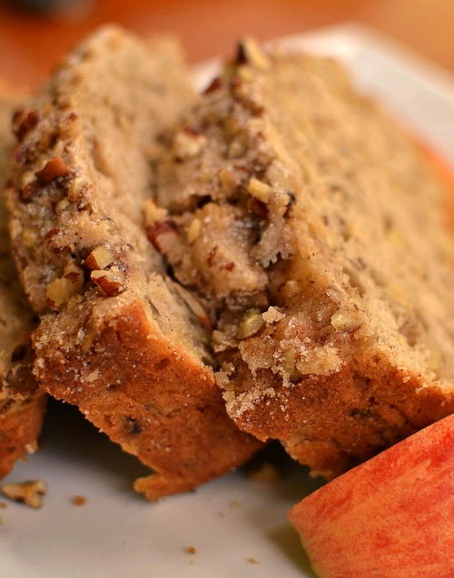 Apple Bread with Cinnamon and Pecan Crunch Apple Bread with Cinnamon and Pecan Crunch