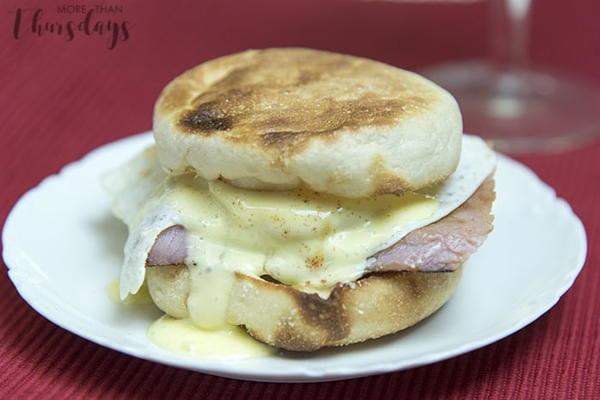 Easy Eggs Benedict with 5 Min Hollandaise Easy Eggs Benedict with 5 Min Hollandaise