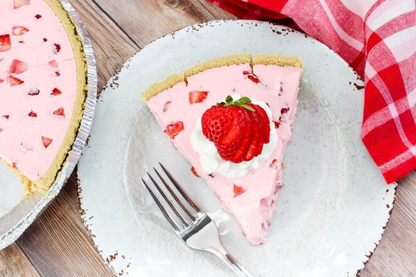 No-Bake Strawberry Jello Pie No-Bake Strawberry Jello Pie