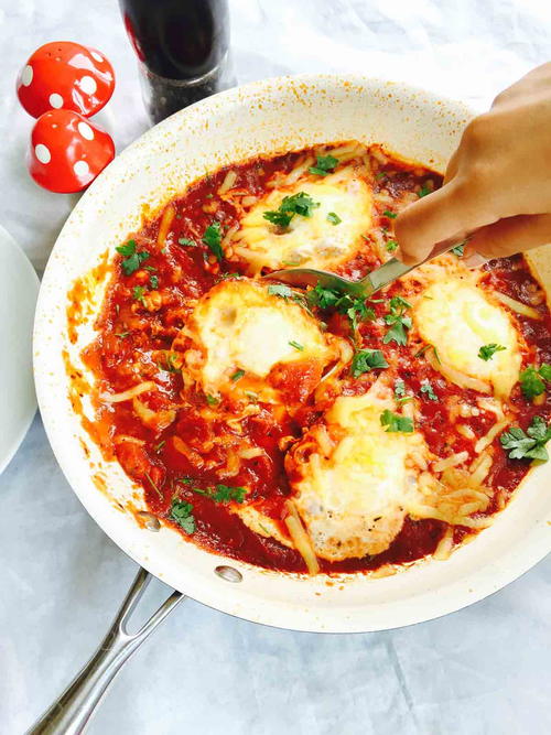 Shakshuka Egg Breakfast with a Twist Shakshuka Egg Breakfast with a Twist