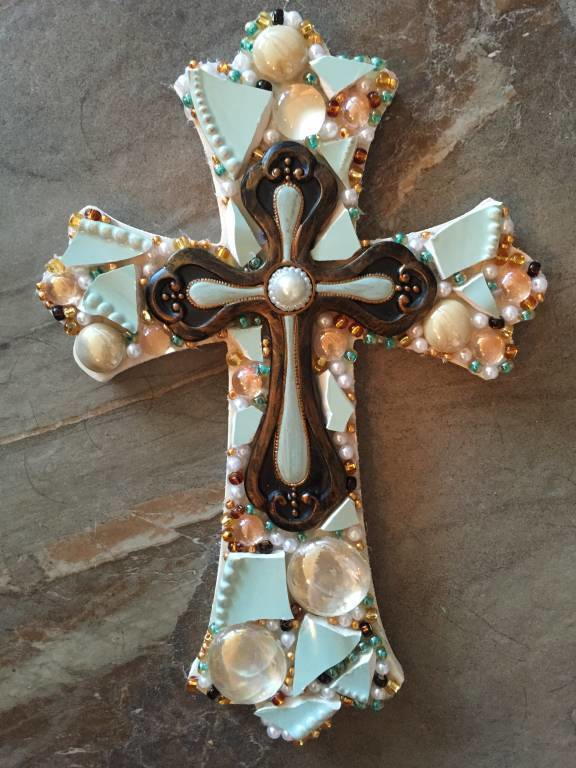 Beautiful Mosaic Cross Craft from Broken Plates Beautiful Mosaic Cross Craft from Broken Plates