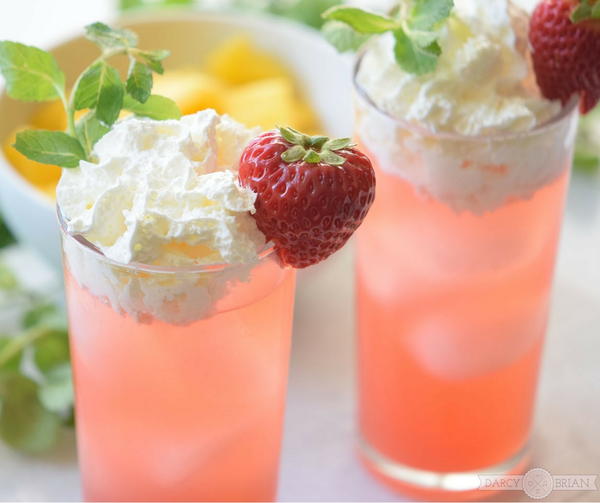 Easy Strawberry and Cream Floats Easy Strawberry and Cream Floats