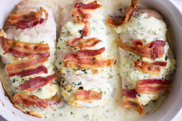 Spinach Bacon Hasselback Chicken Spinach & Bacon Hasselback Chicken