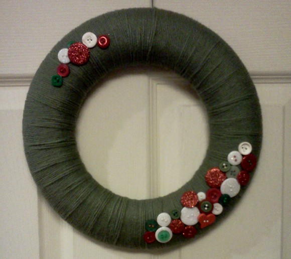 Easy Yarn and Button Wreath Easy Yarn and Button Wreath