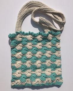 seashell crochet bag