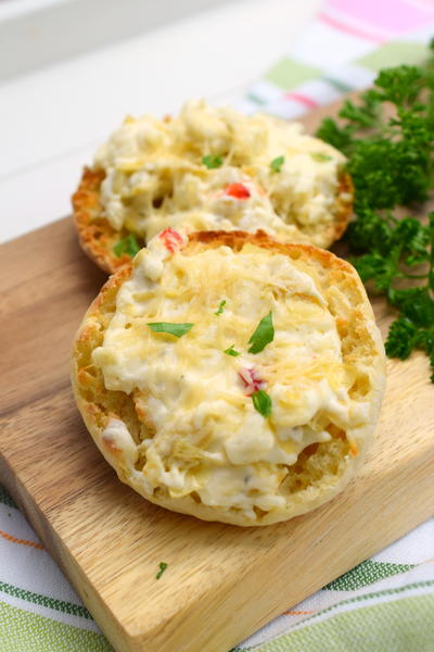 Cheesy Artichoke English Muffins Cheesy Artichoke English Muffins
