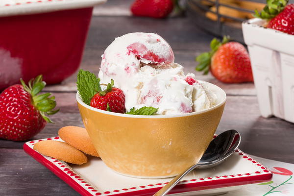 Fresh Strawberry Ice Cream
