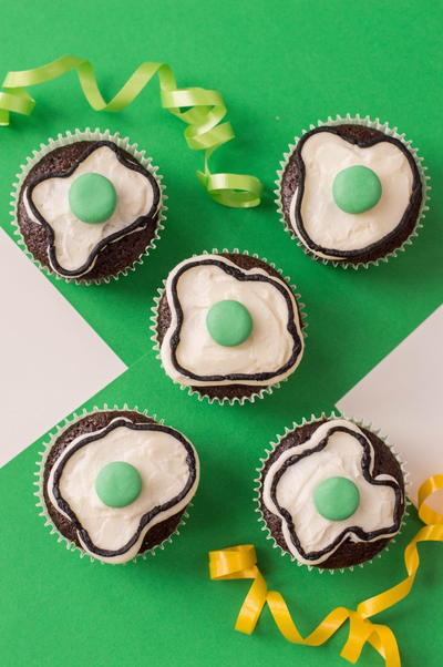 Green Eggs and Ham Cupcakes Green Eggs and Ham Cupcakes