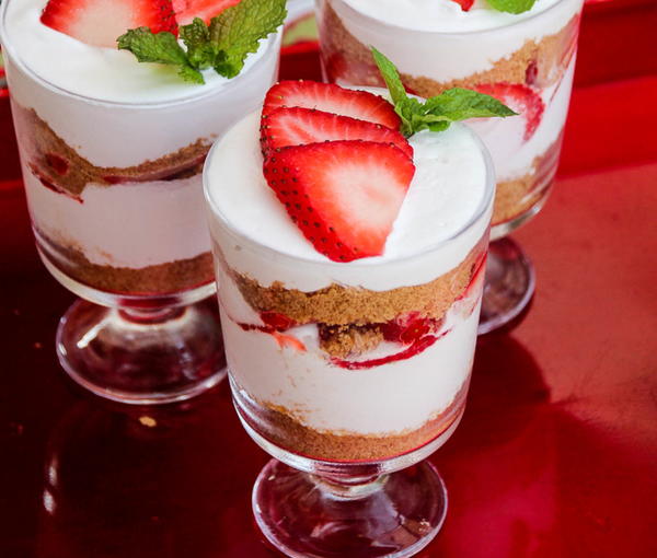 Graham Cracker Strawberry Parfaits